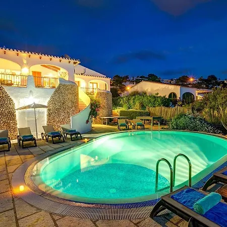 Corina Villa